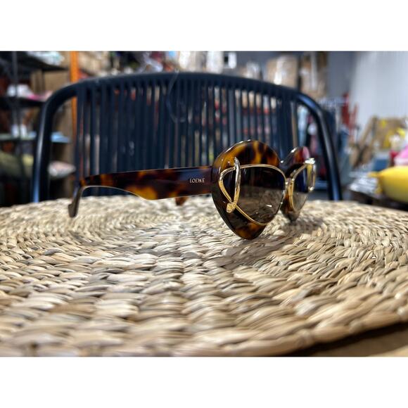 Loewe Cat-Eye Sunglasses – Tortoise Shell Frame with Gold Trim / Brand New - Picture 2 of 7